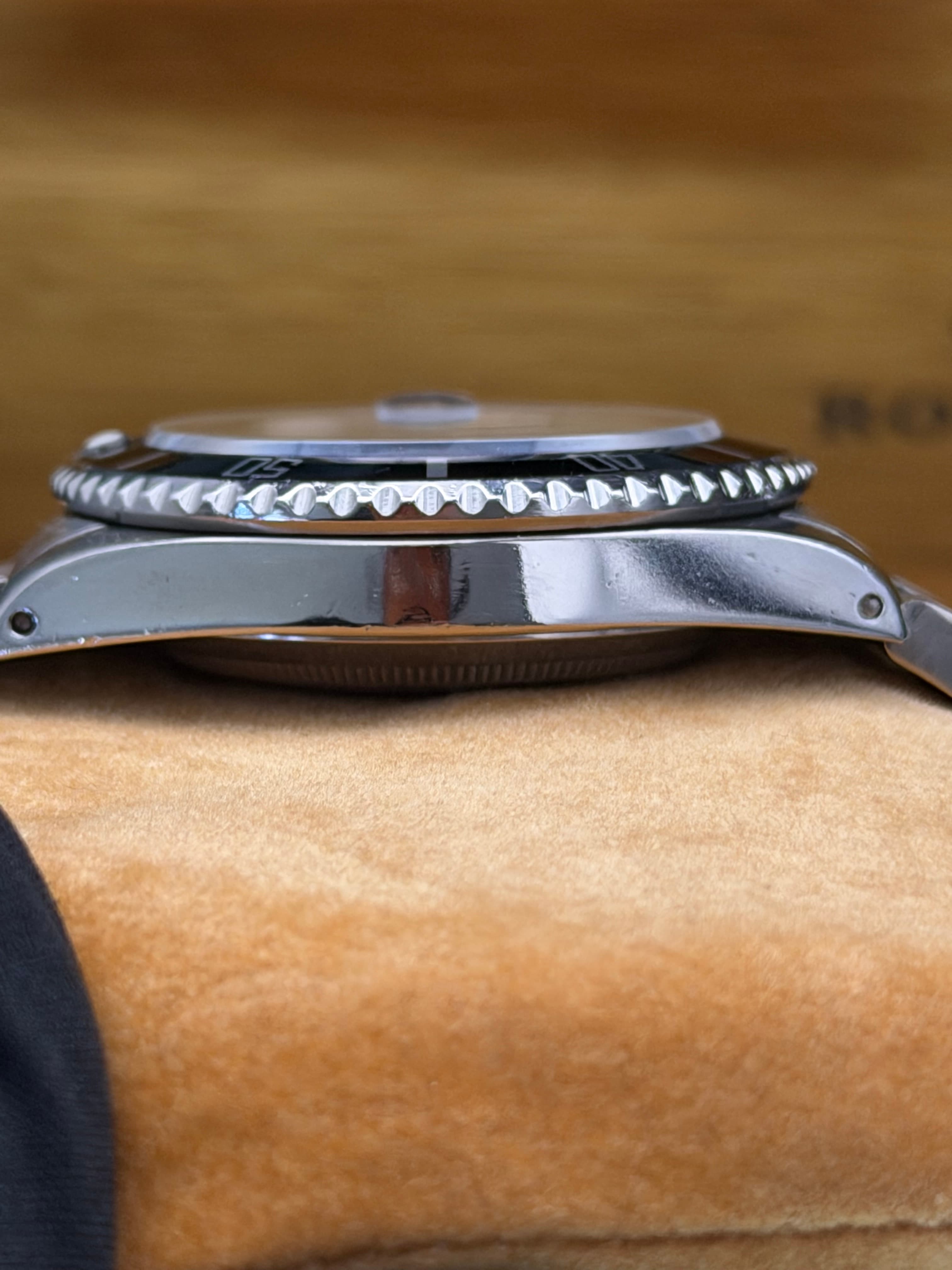 Rolex Submariner Date Black Dial - view 10