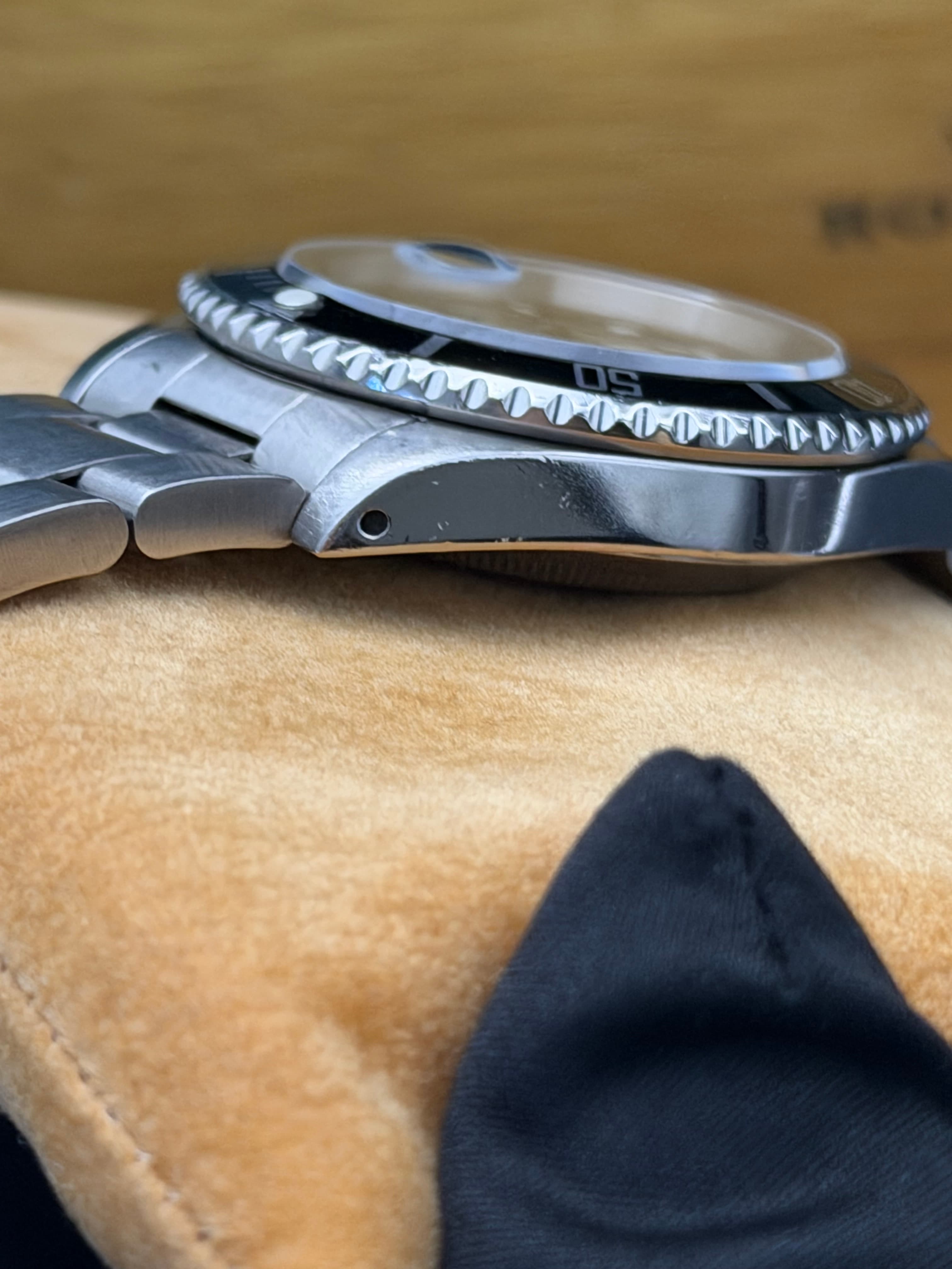 Rolex Submariner Date Black Dial - view 12