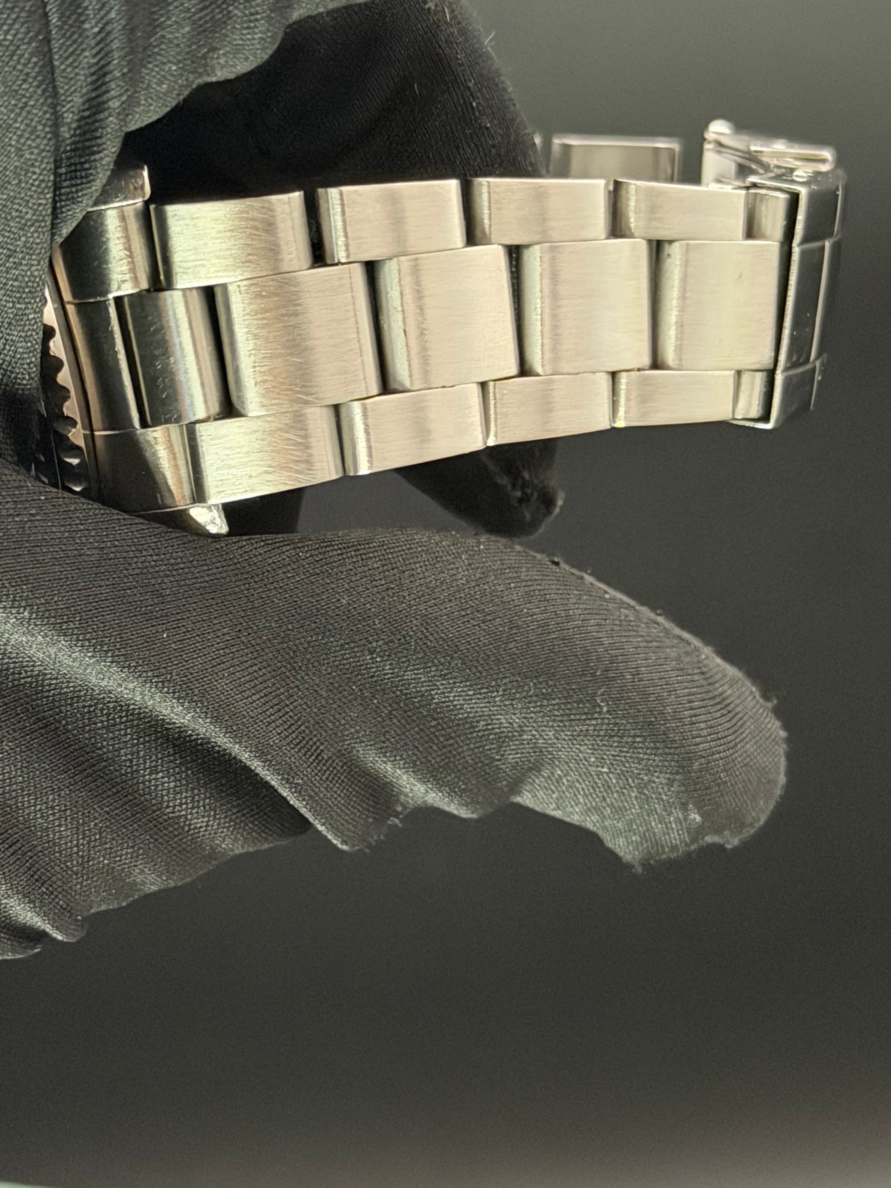 Rolex Submariner Date Black Dial - view 23